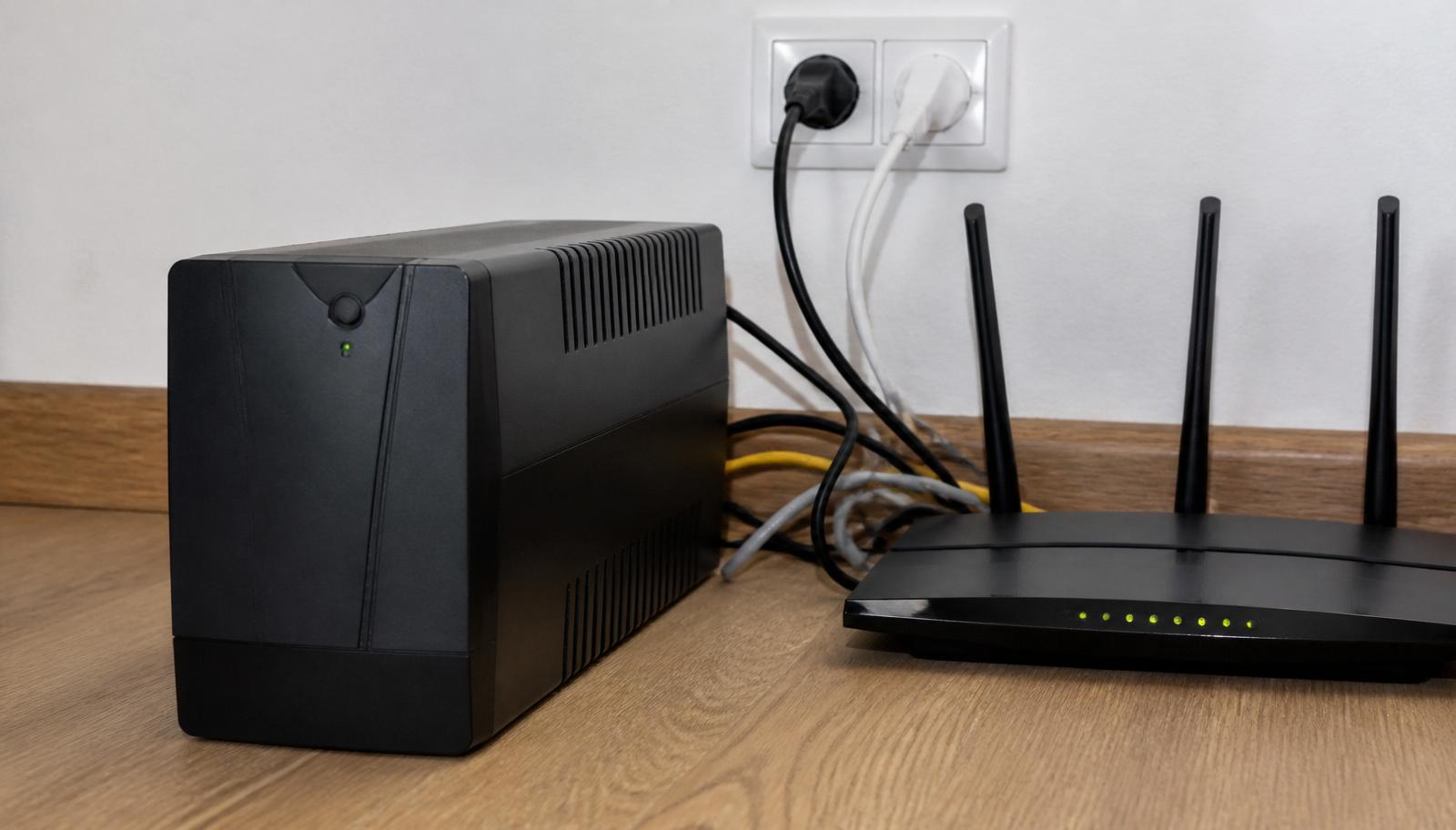 USV versorgt Router bei Stromausfall.
